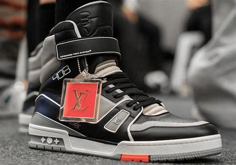 sfilata louis vuitton virgil abloh|Virgil Abloh sneaker.